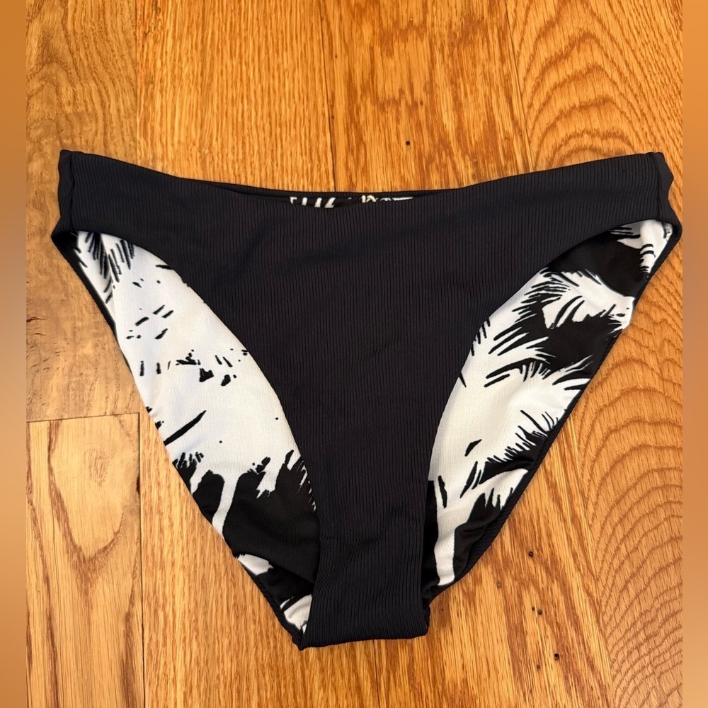 Maaji Ribbed Reversible Black / Palm Tree Bikini Bottoms Size XS
